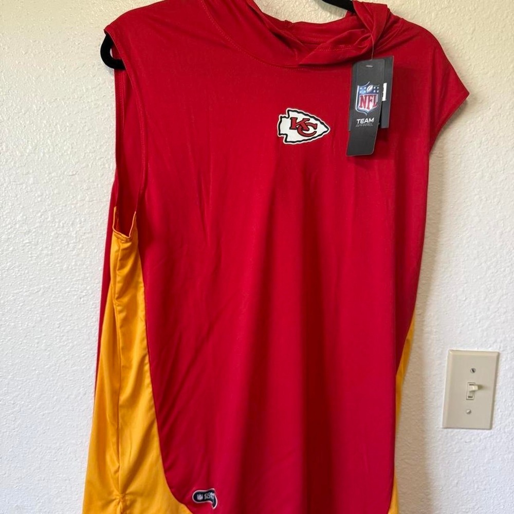 NFL Kansas City Chiefs red hooded long sleeve shirt Size L